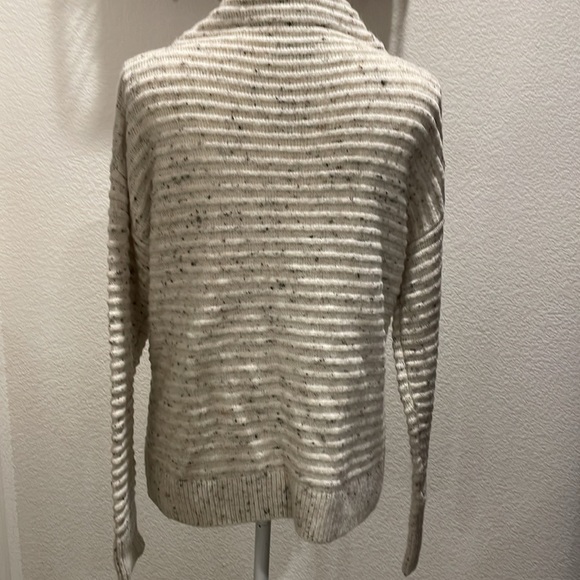 Madewell Belmont Donegal mock neck wool blend sweater. Has side split hem. GUC - Picture 6 of 6